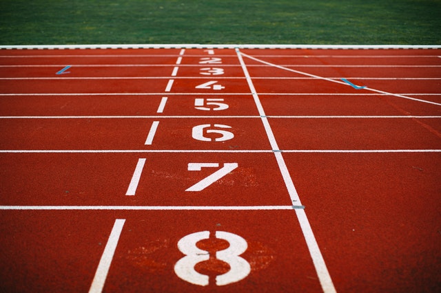 Piste d’athlétisme représentant le sport.